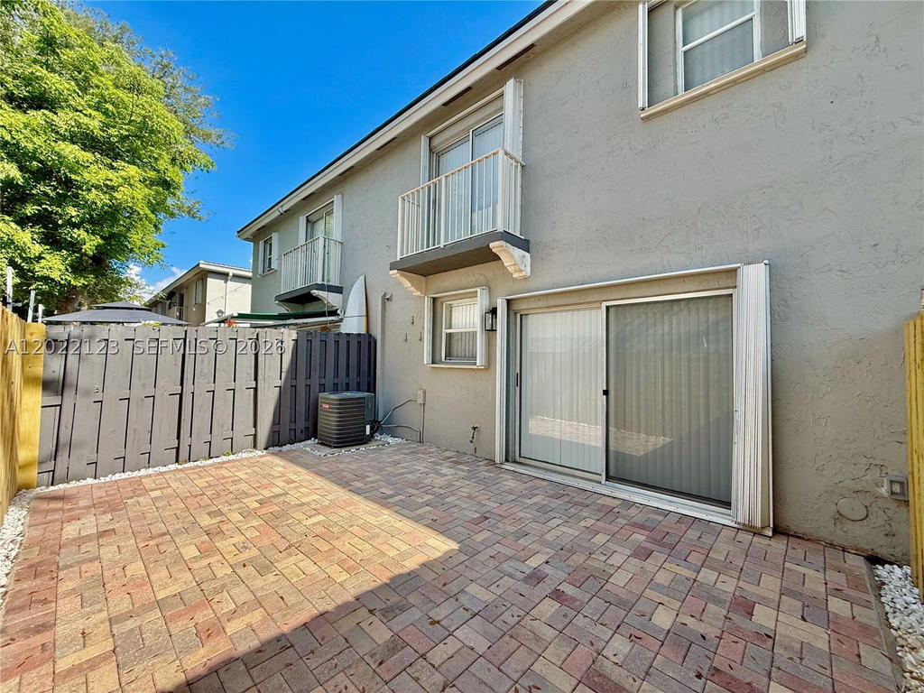 Real estate property located at 5230 109th Ave #7, Miami-dade, Veranda At Doral Condo No, Doral, FL