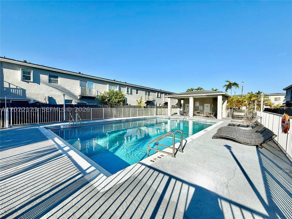 Real estate property located at 5230 109th Ave #7, Miami-dade, Veranda At Doral Condo No, Doral, FL