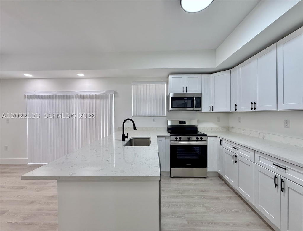 Real estate property located at 5230 109th Ave #7, Miami-dade, Veranda At Doral Condo No, Doral, FL