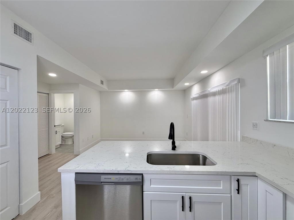 Real estate property located at 5230 109th Ave #7, Miami-dade, Veranda At Doral Condo No, Doral, FL