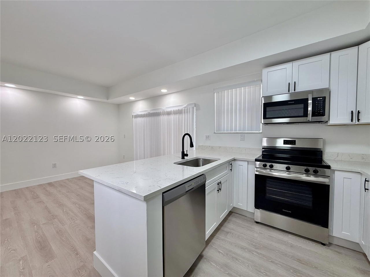 Real estate property located at 5230 109th Ave #7, Miami-dade, Veranda At Doral Condo No, Doral, FL