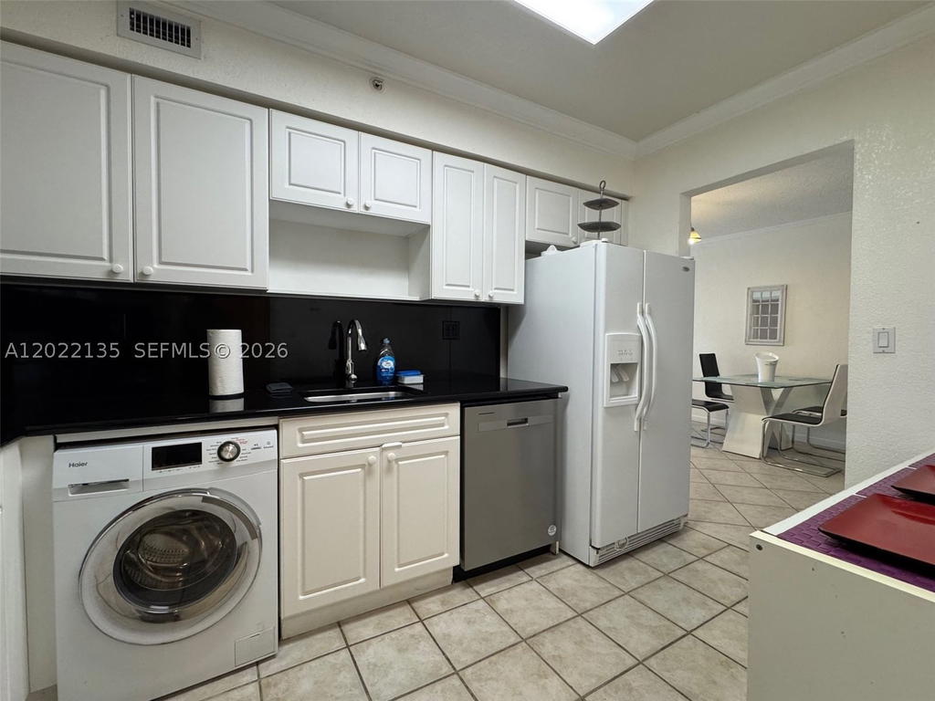 Real estate property located at 2501 Ocean Dr #328, Broward, Wave Condo, Hollywood, FL