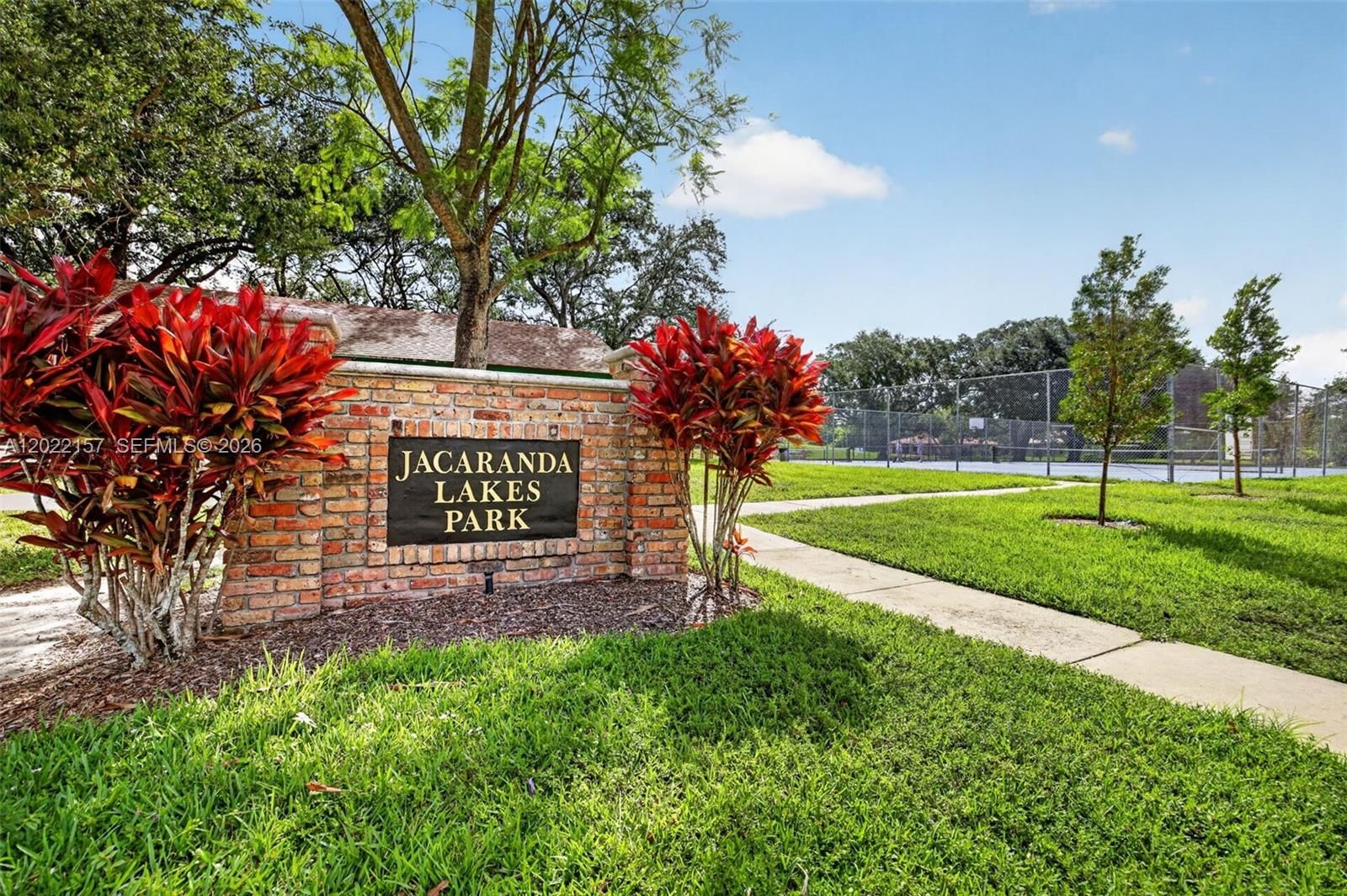 Real estate property located at 1660 94th Ave, Broward, Jacaranda Lakes Sec 2, Plantation, FL