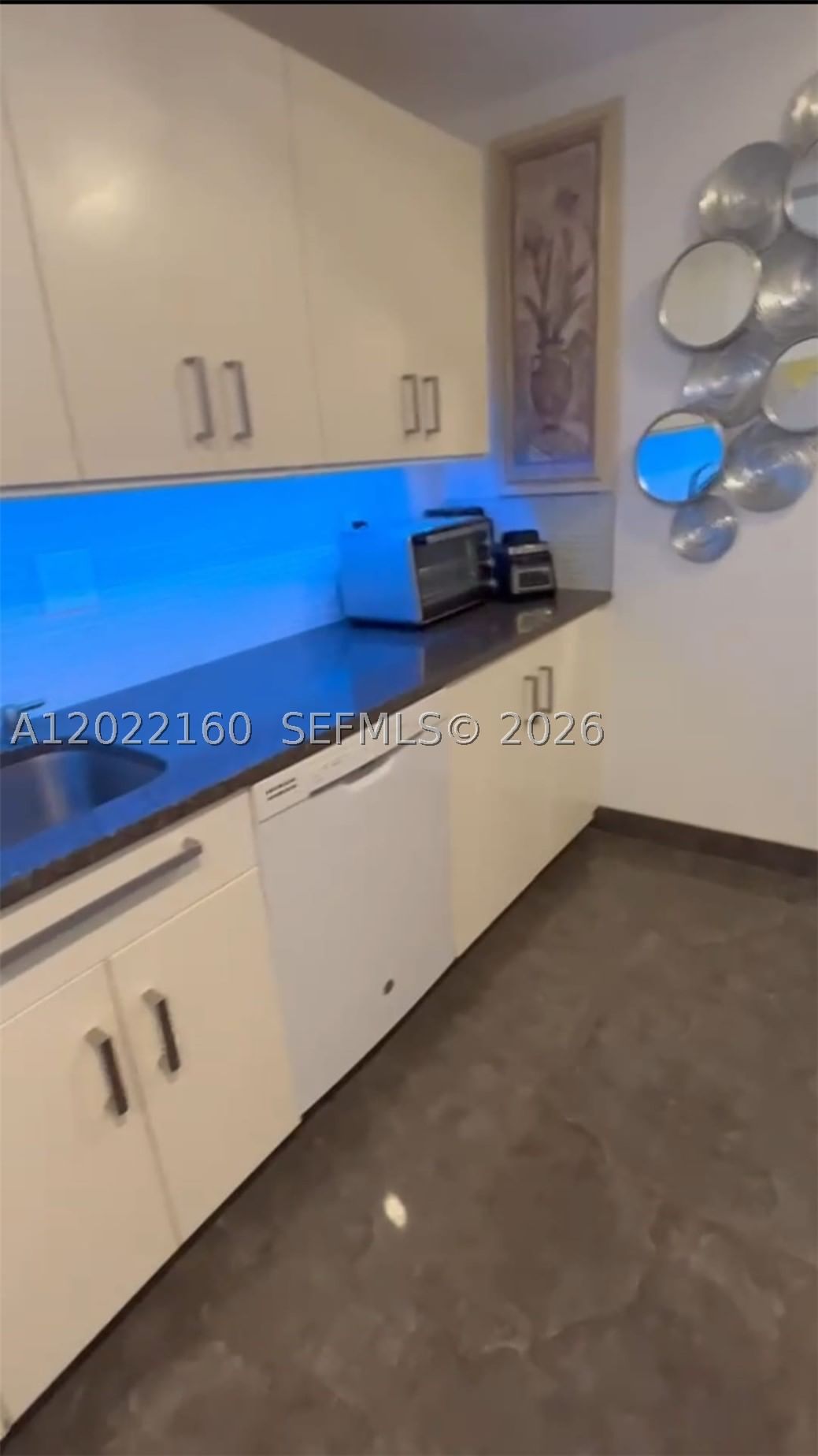 Real estate property located at 211 Ocean Dr #204, Broward, Victoria Towers Condo, Hollywood, FL