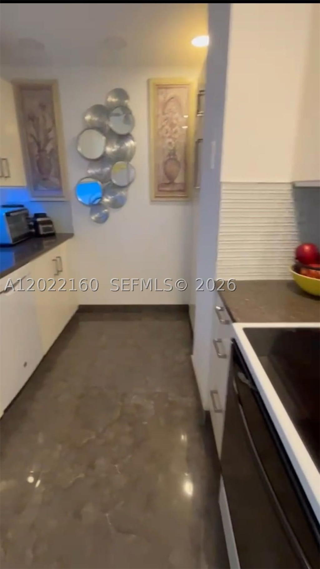 Real estate property located at 211 Ocean Dr #204, Broward, Victoria Towers Condo, Hollywood, FL