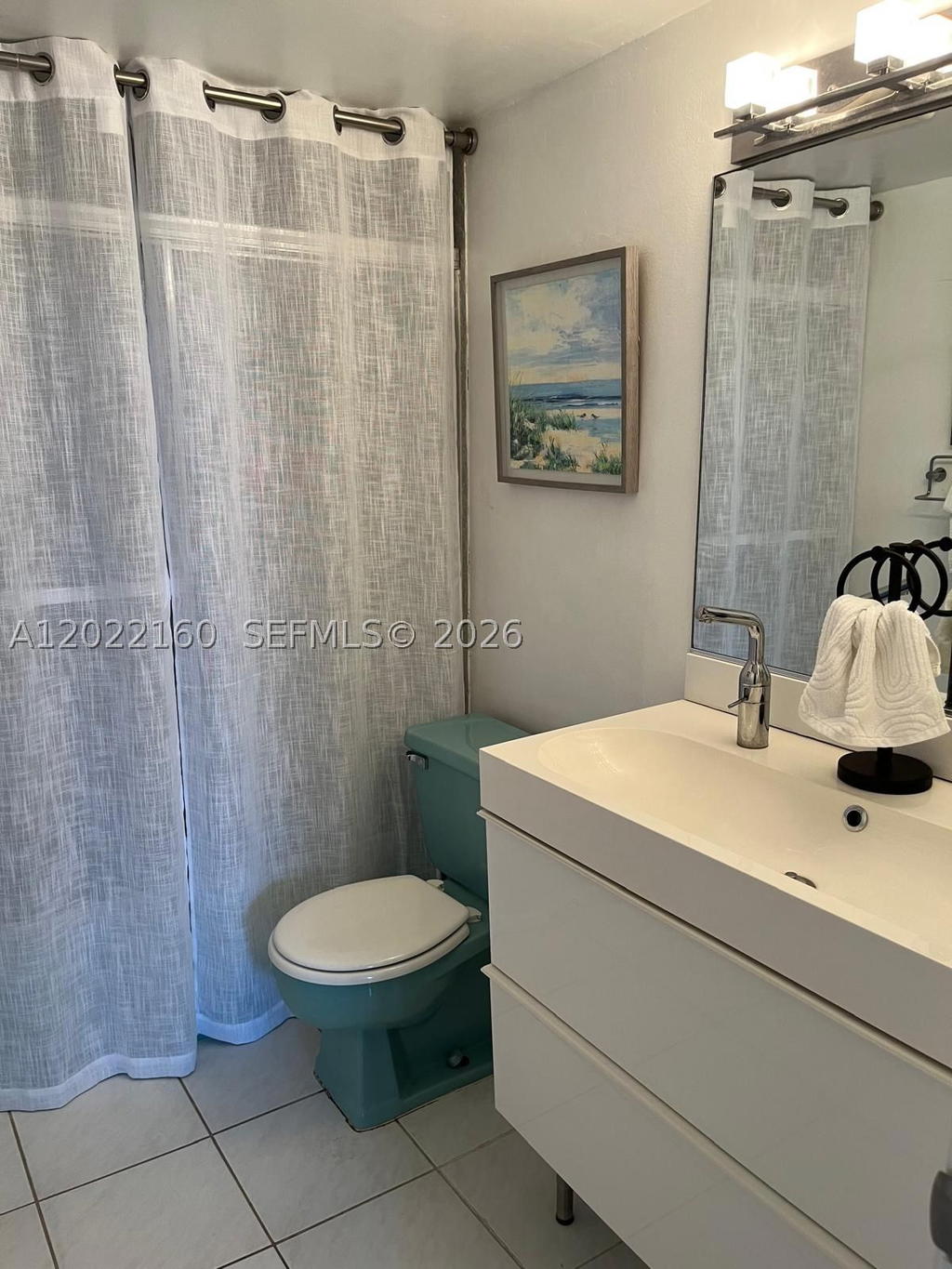 Real estate property located at 211 Ocean Dr #204, Broward, Victoria Towers Condo, Hollywood, FL