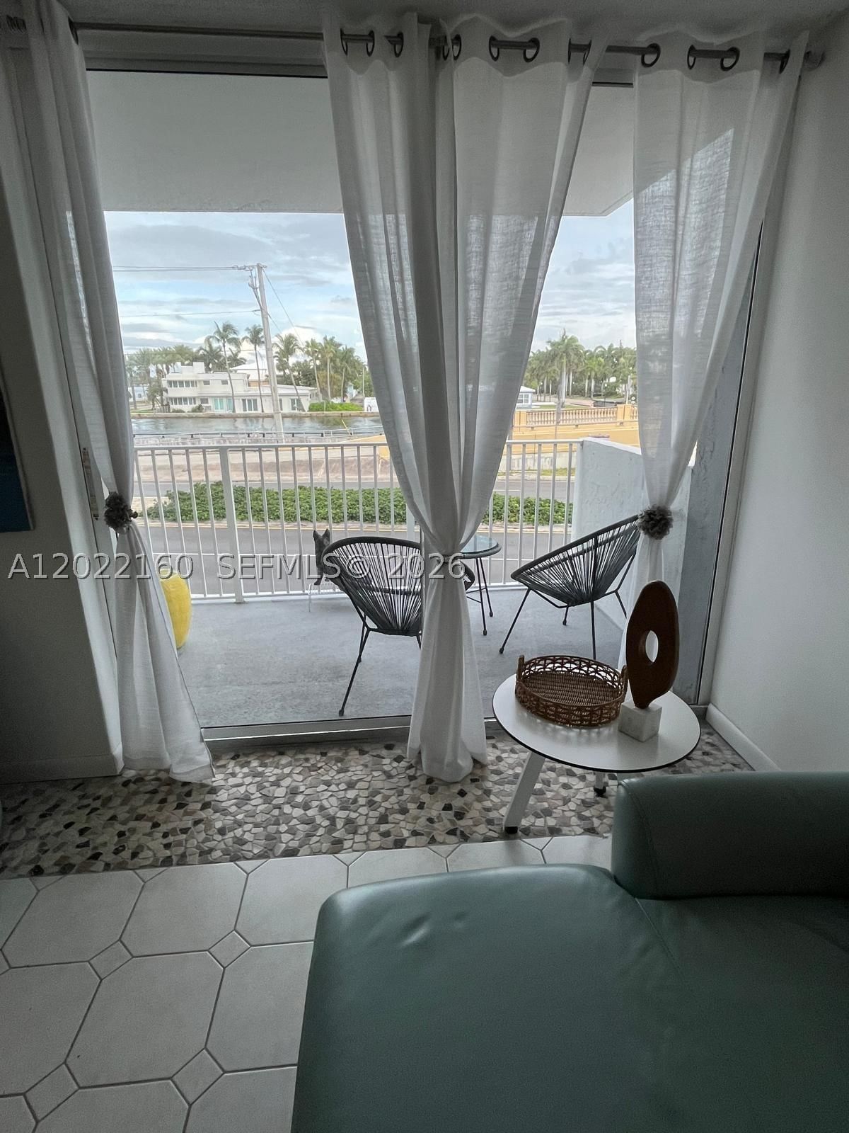 Real estate property located at 211 Ocean Dr #204, Broward, Victoria Towers Condo, Hollywood, FL