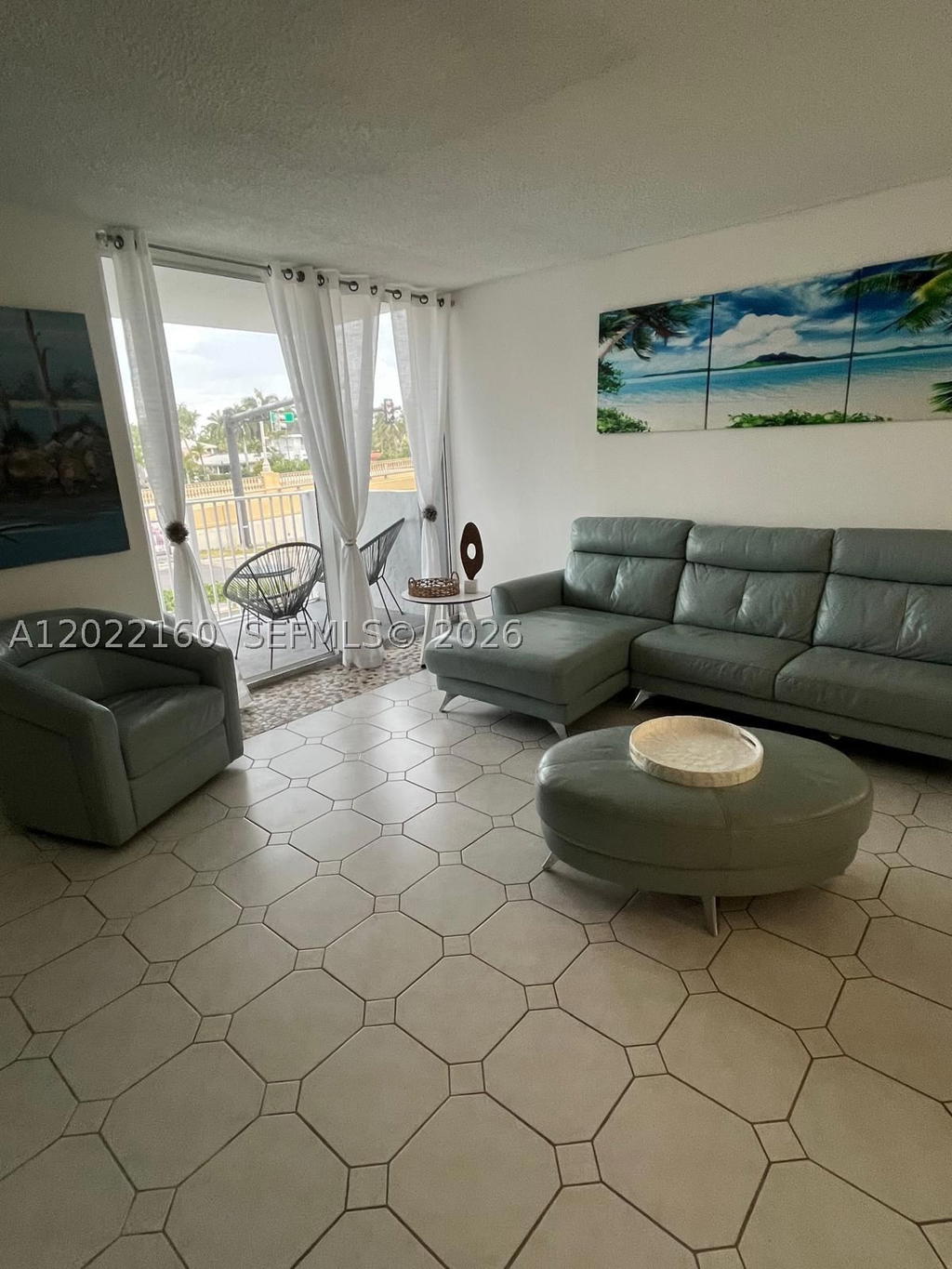 Real estate property located at 211 Ocean Dr #204, Broward, Victoria Towers Condo, Hollywood, FL