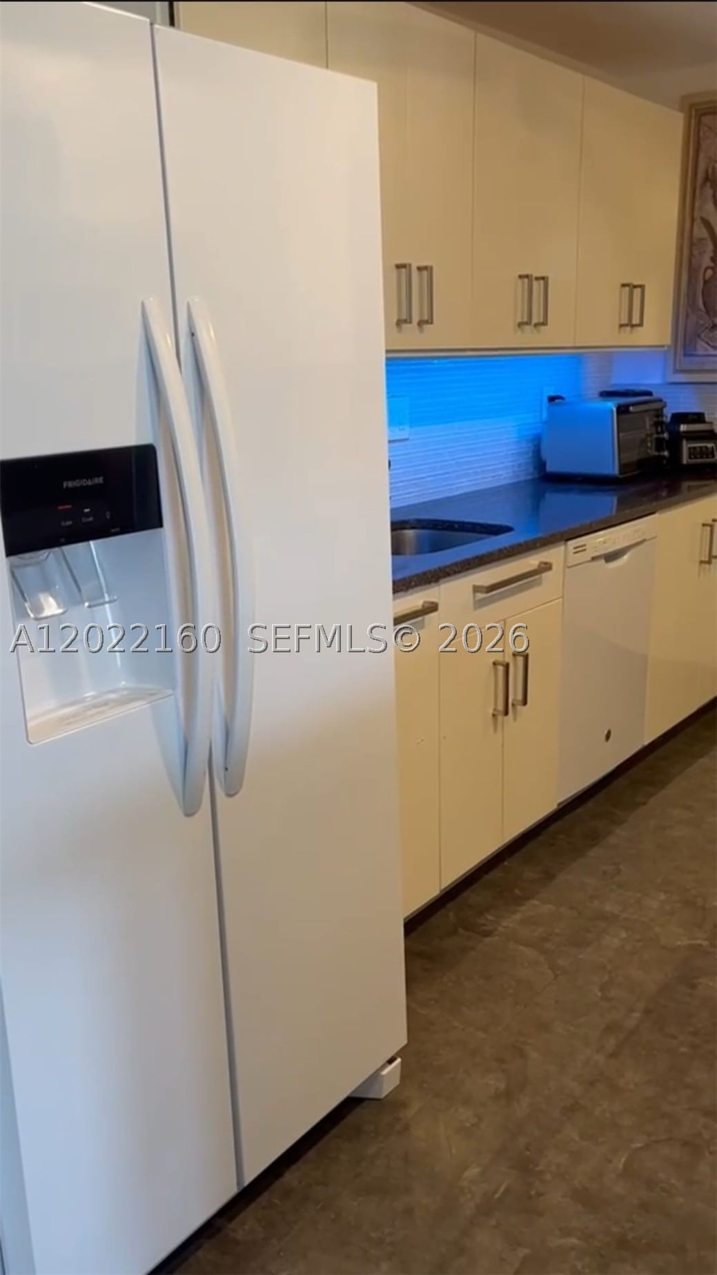 Real estate property located at 211 Ocean Dr #204, Broward, Victoria Towers Condo, Hollywood, FL