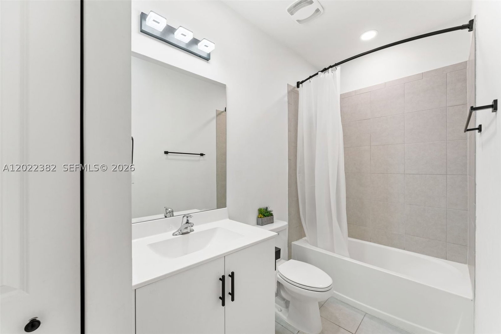 Real estate property located at 21080 127th Pl, Miami-dade, Siena North, Miami, FL