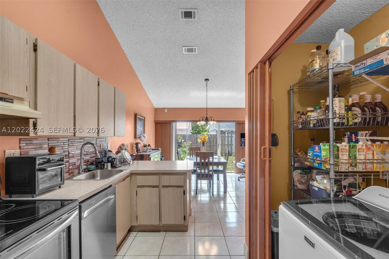 Real estate property located at 20370 32nd Ave, Miami-dade, Leslie Patio Homes Sec 4, Miami Gardens, FL