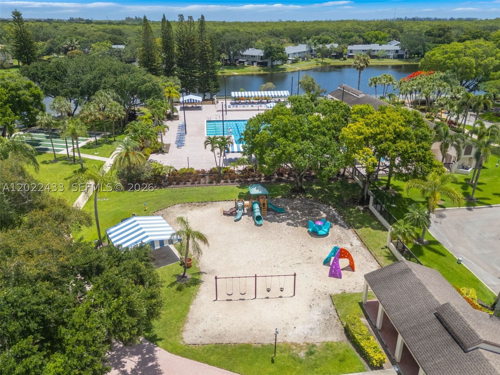 Real estate property located at 2767 Carambola Cir S #402, Broward, Applewood 2, Coconut Creek, FL