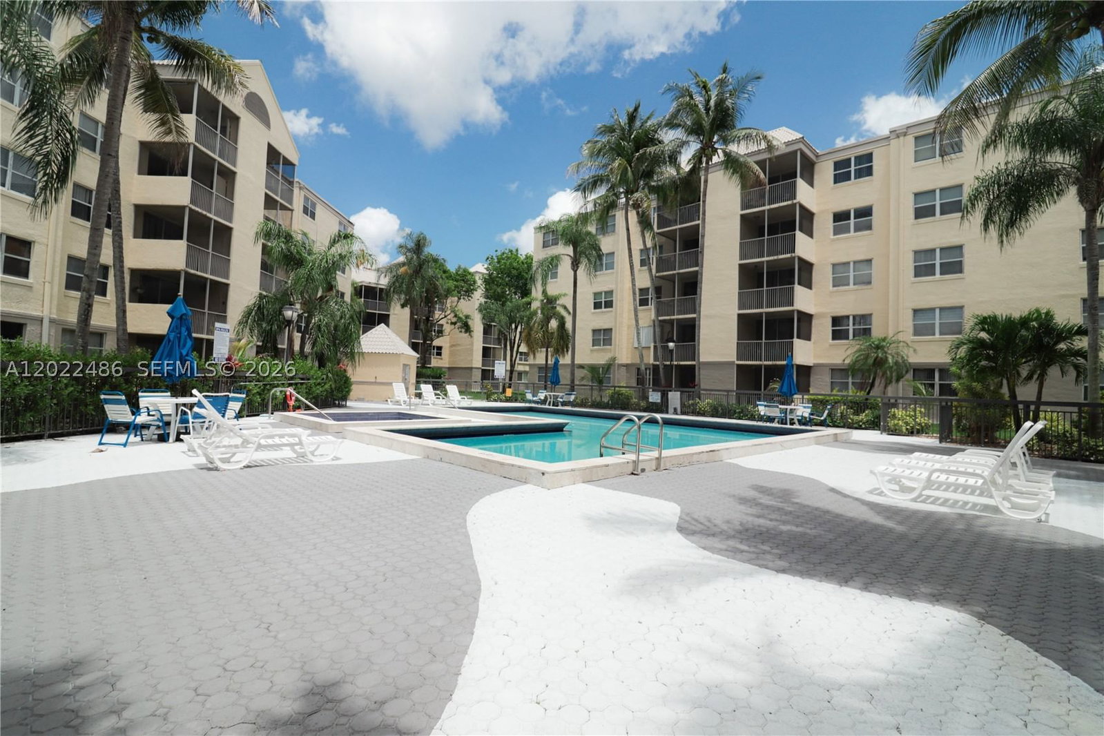 Real estate property located at 8245 Lake Dr #308, Miami-dade, Las Vistas At Doral Condo, Doral, FL
