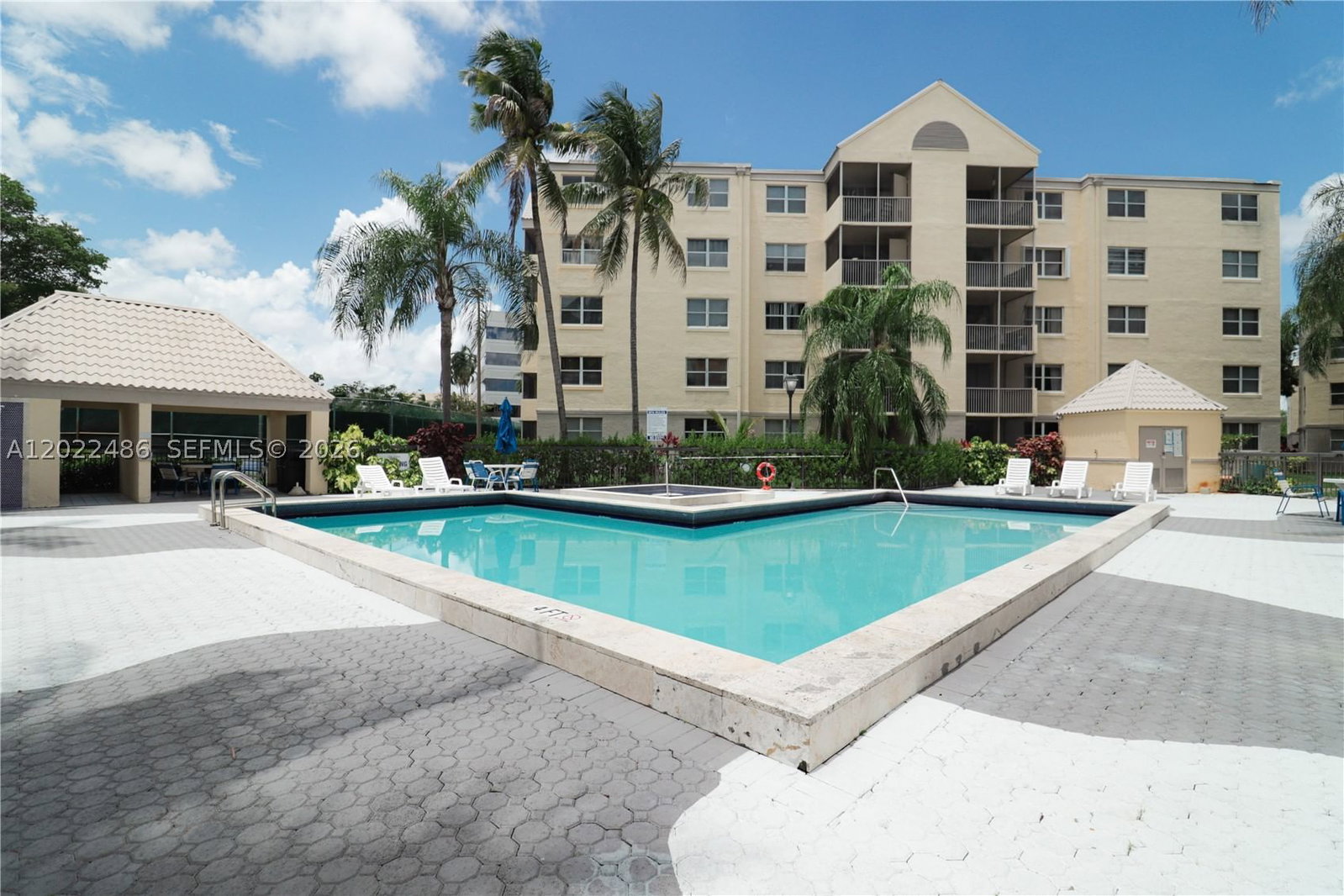 Real estate property located at 8245 Lake Dr #308, Miami-dade, Las Vistas At Doral Condo, Doral, FL