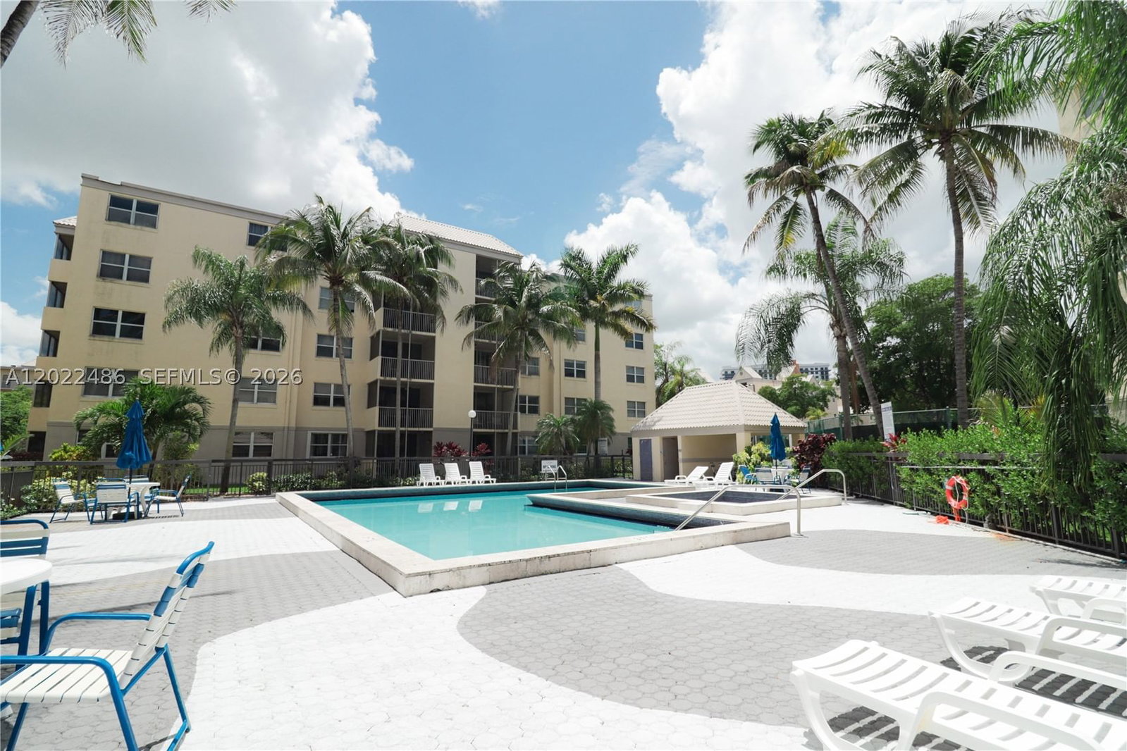 Real estate property located at 8245 Lake Dr #308, Miami-dade, Las Vistas At Doral Condo, Doral, FL