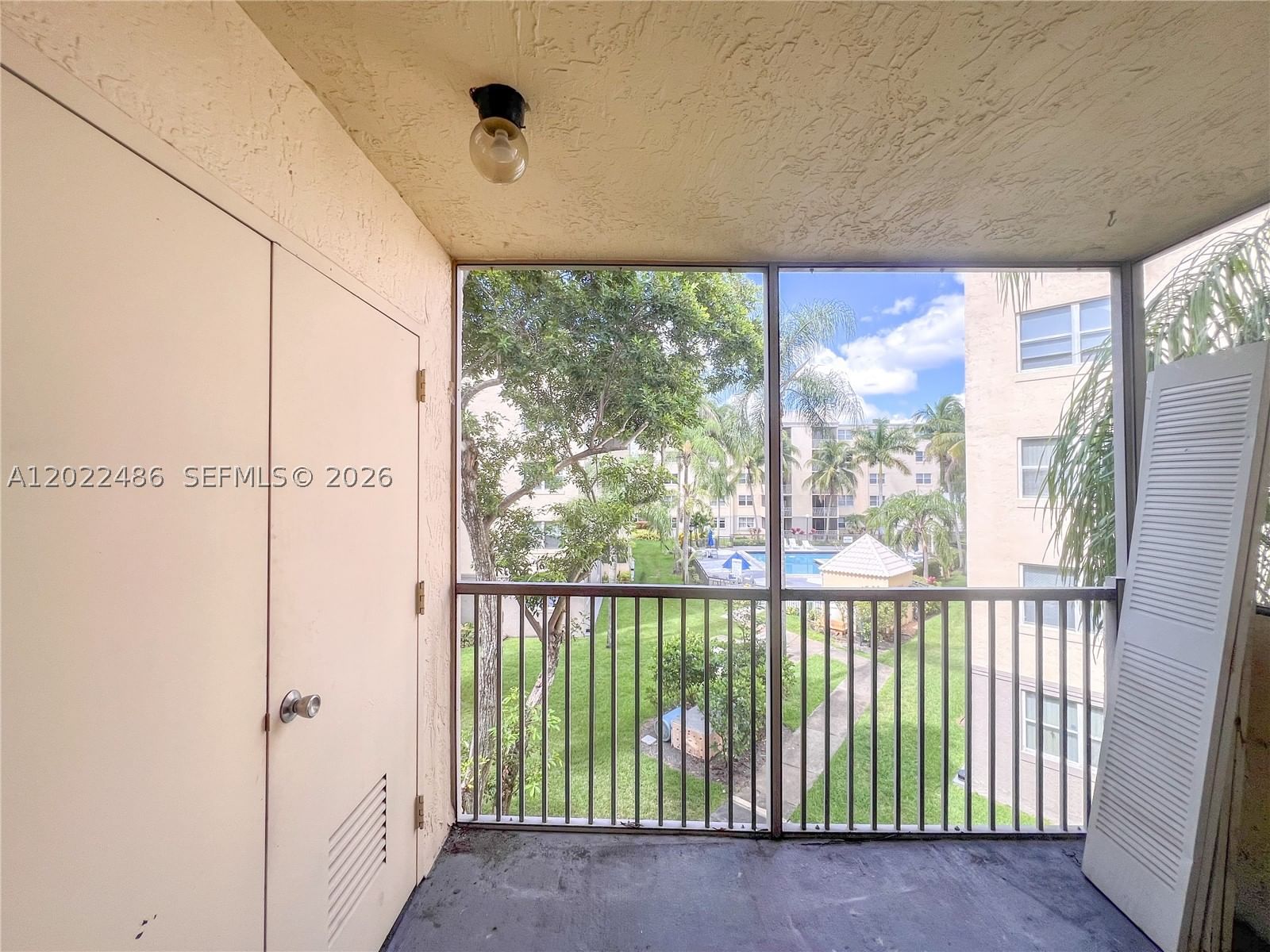 Real estate property located at 8245 Lake Dr #308, Miami-dade, Las Vistas At Doral Condo, Doral, FL