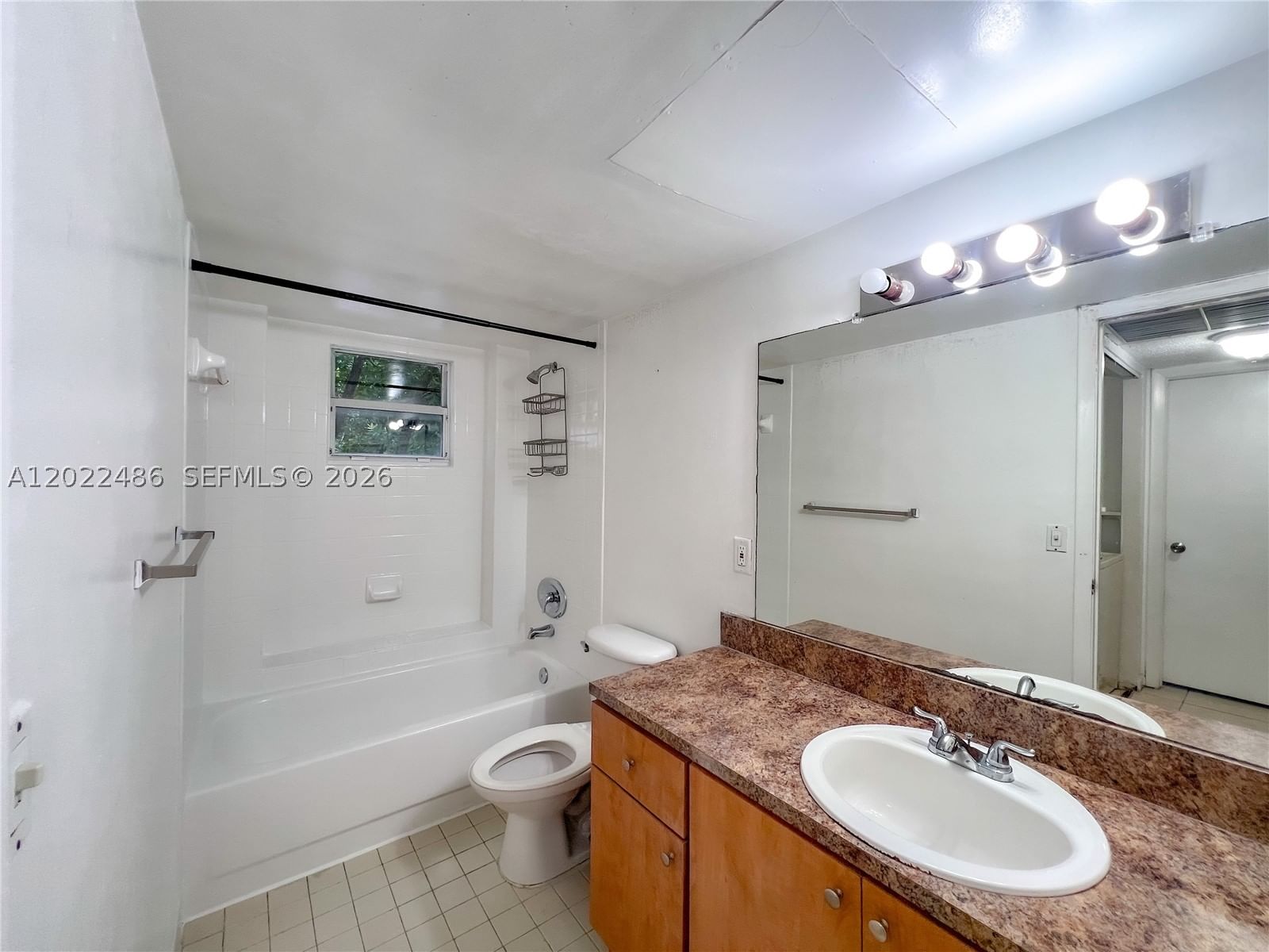 Real estate property located at 8245 Lake Dr #308, Miami-dade, Las Vistas At Doral Condo, Doral, FL