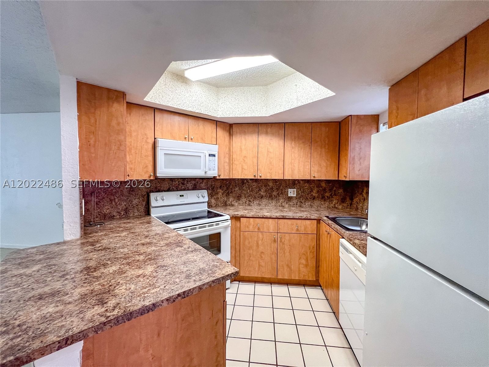 Real estate property located at 8245 Lake Dr #308, Miami-dade, Las Vistas At Doral Condo, Doral, FL