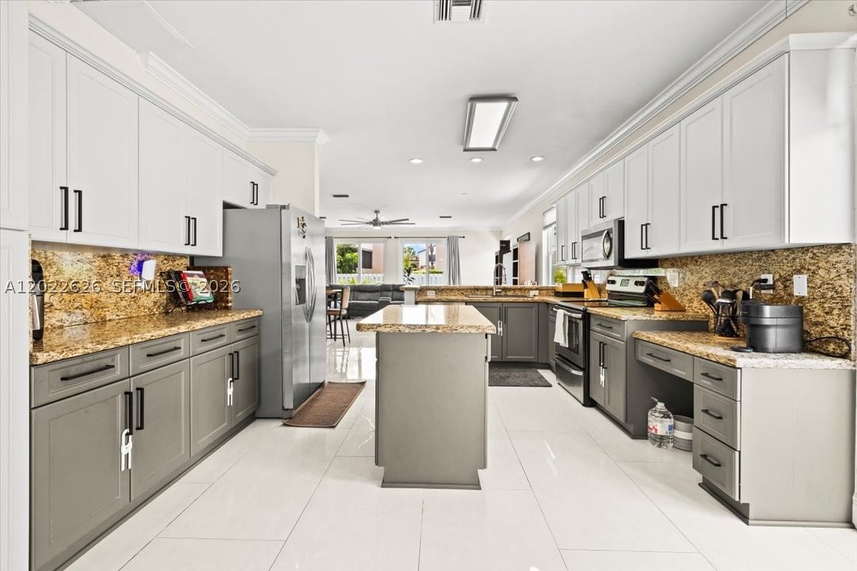 Real estate property located at 668 155th Ter, Broward, Towngate, Pembroke Pines, FL