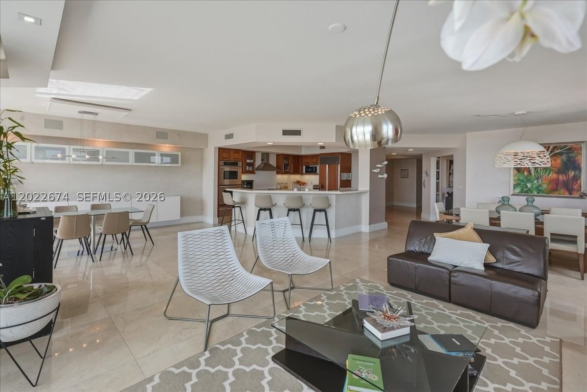 Real estate property located at 3301 183rd St #2101, Miami-dade, The Peninsula Ii Condo, Aventura, FL