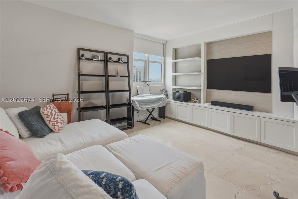 Real estate property located at 3301 183rd St #2101, Miami-dade, The Peninsula Ii Condo, Aventura, FL