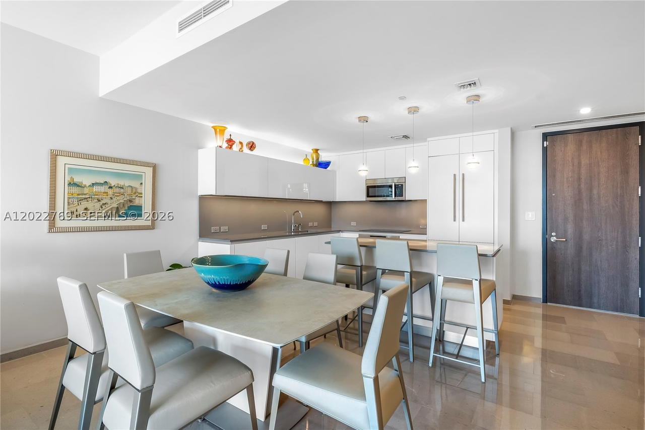 Real estate property located at 68 6th Street #810, Miami-dade, Reach Condo, Miami, FL
