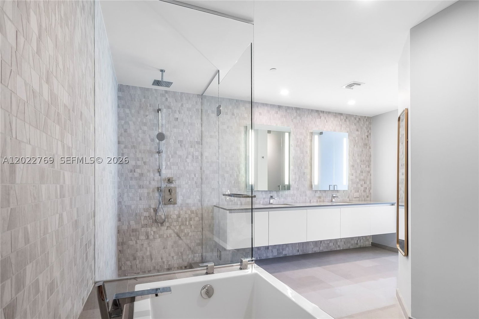 Real estate property located at 68 6th Street #810, Miami-dade, Reach Condo, Miami, FL