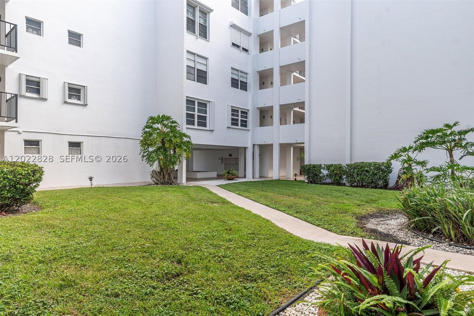 Real estate property located at 6923 Cypress Rd C12, Broward, Plantation Royal Section, Plantation, FL