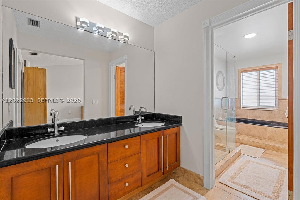 Real estate property located at 15596 110th Ter, Miami-dade, Atrium Homes At The Hammo, Miami, FL