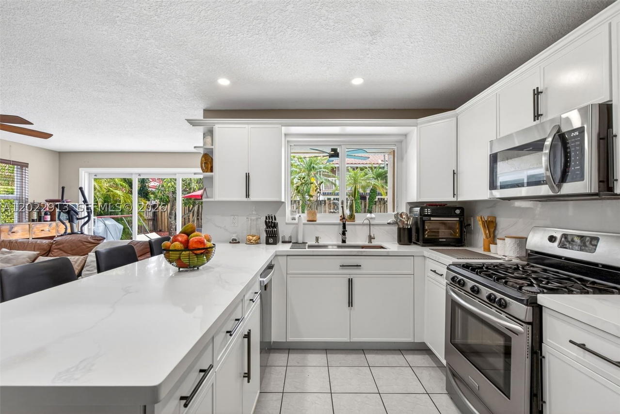 Real estate property located at 15596 110th Ter, Miami-dade, Atrium Homes At The Hammo, Miami, FL