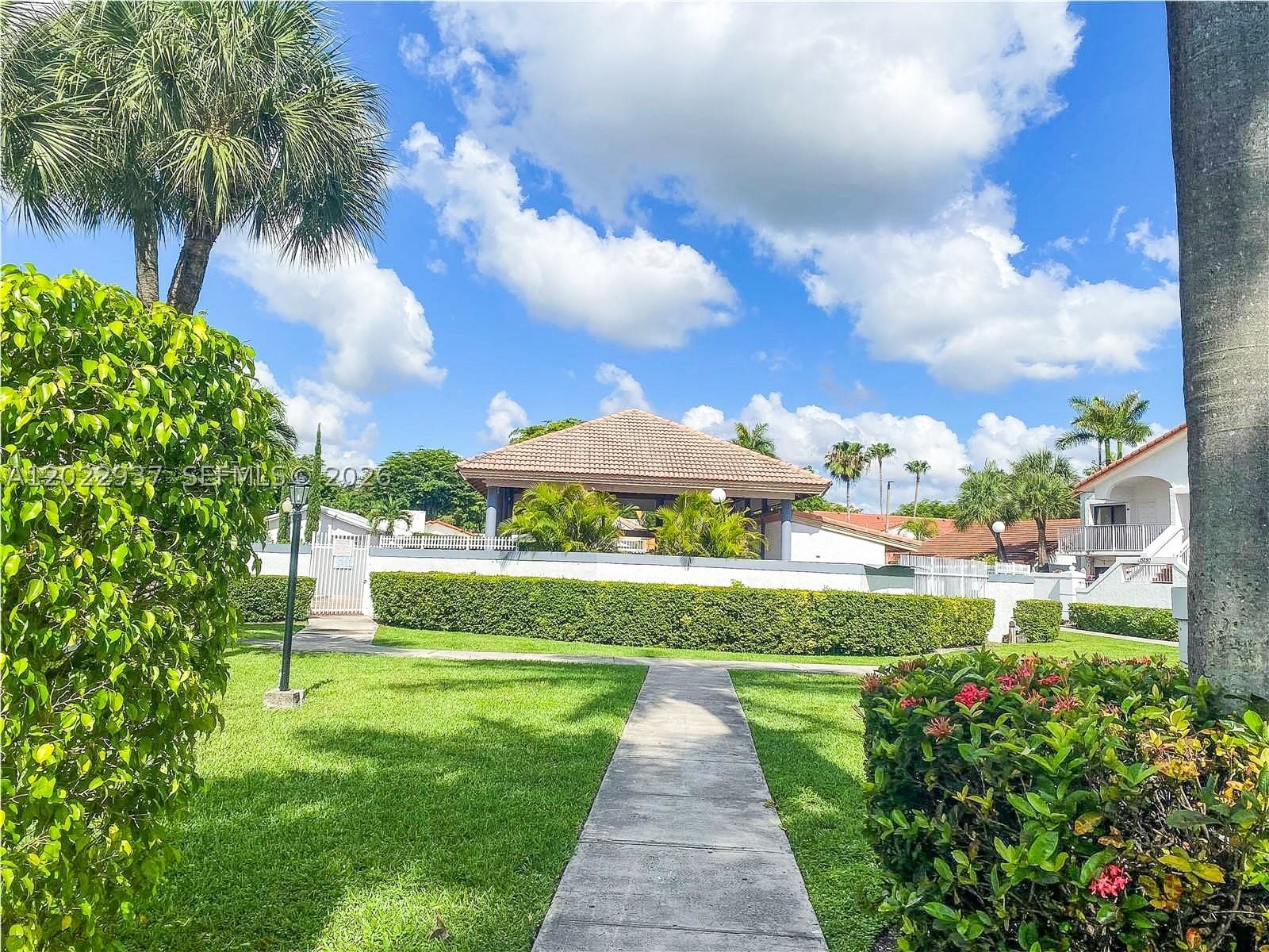 Real estate property located at 15355 76th Ter #106, Miami-dade, Point Lake Condo Ix, Miami, FL