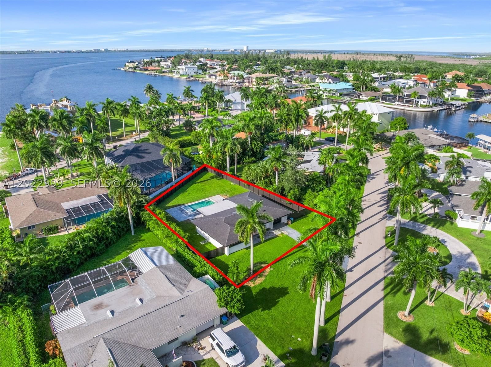 Real estate property located at 112 BAYSHORE DR, Lee, Cape Coral, Cape Coral, FL