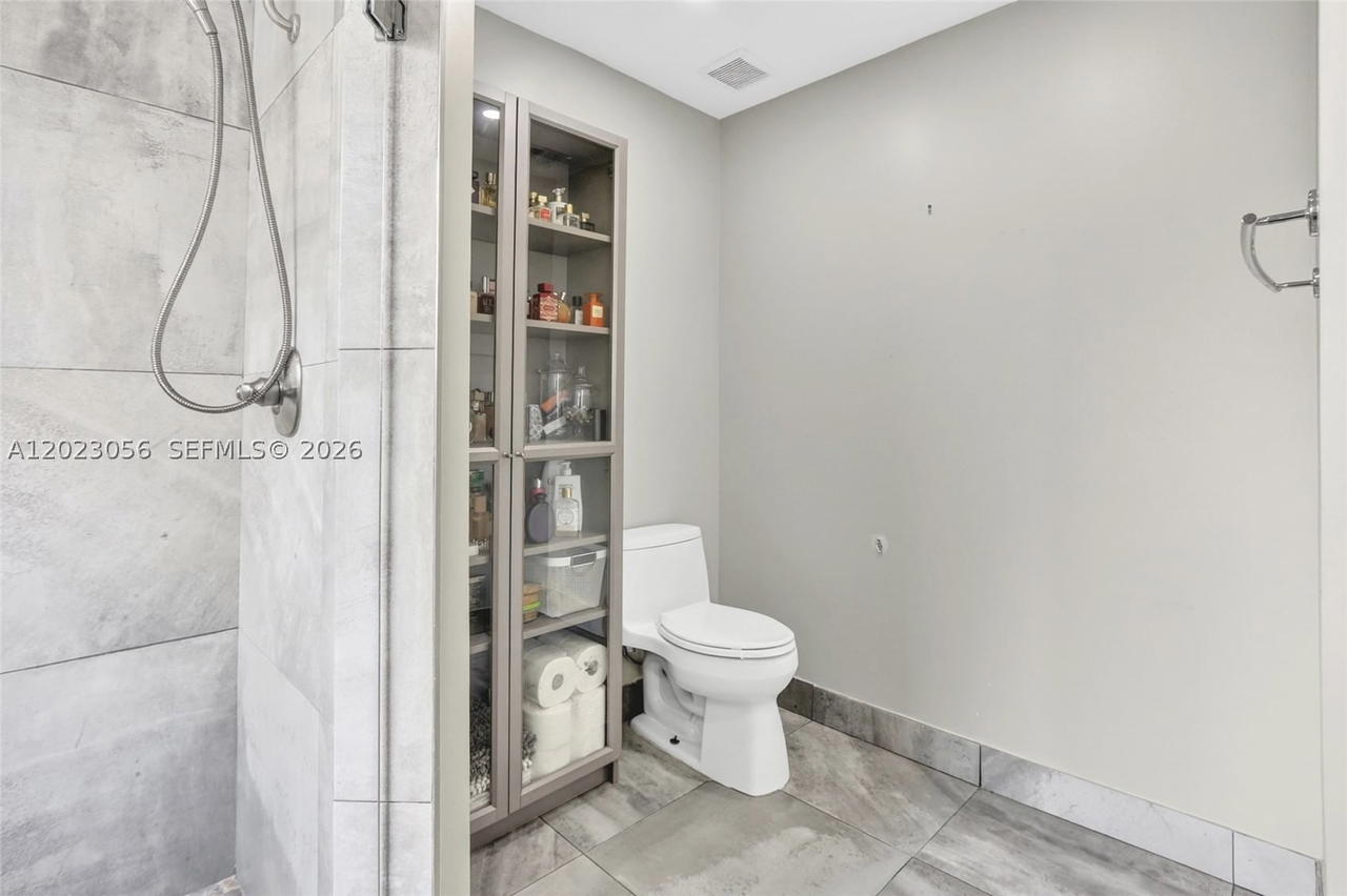 Real estate property located at 7426 162nd Ct, Miami-dade, Heftlers Lago Mar West, Miami, FL