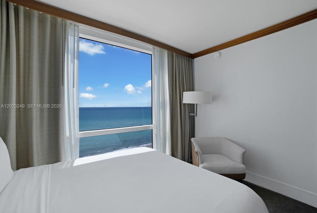 Real estate property located at 6801 Collins Ave #705 (Door 722), Miami-dade, Central Carillon Beach Co, Miami Beach, FL