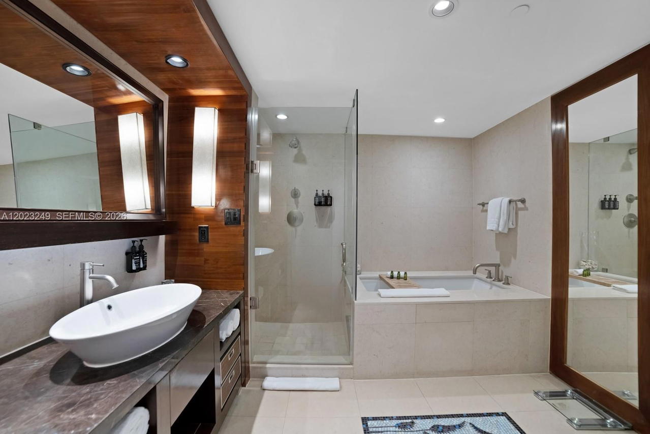 Real estate property located at 6801 Collins Ave #705 (Door 722), Miami-dade, Central Carillon Beach Co, Miami Beach, FL