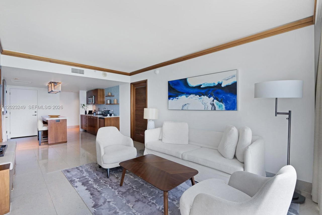 Real estate property located at 6801 Collins Ave #705 (Door 722), Miami-dade, Central Carillon Beach Co, Miami Beach, FL