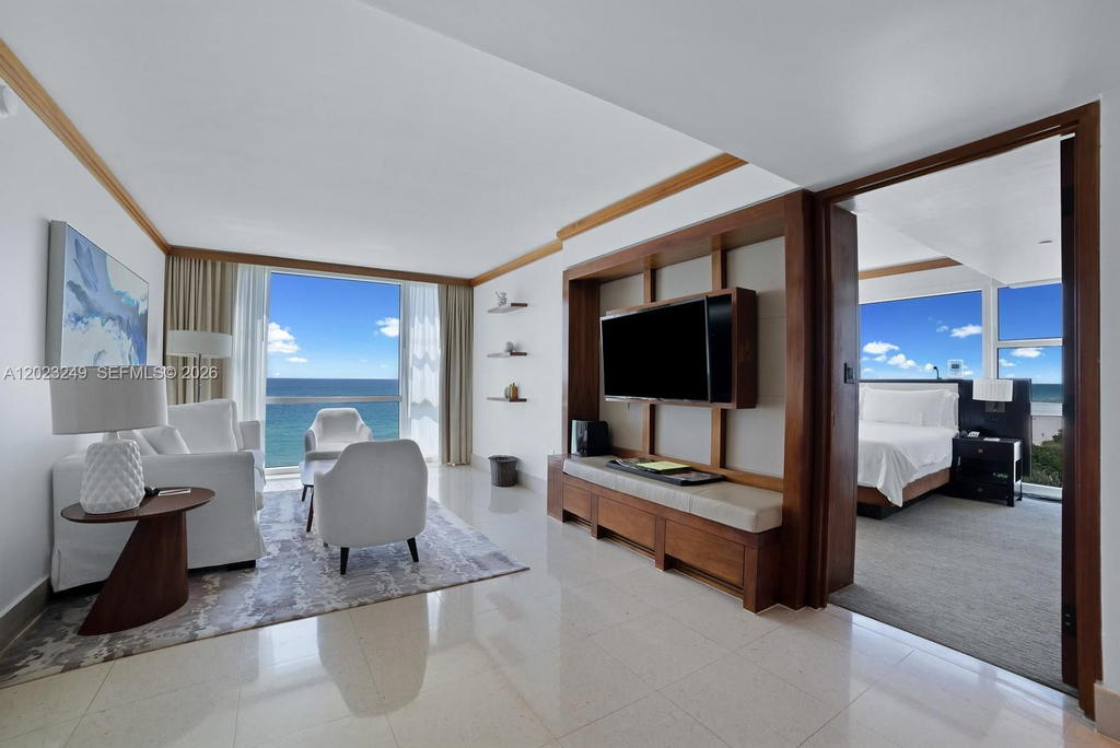 Real estate property located at 6801 Collins Ave #705 (Door 722), Miami-dade, Central Carillon Beach Co, Miami Beach, FL