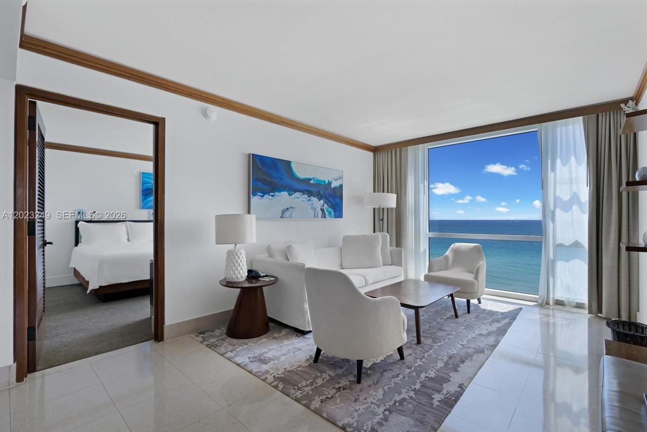 Real estate property located at 6801 Collins Ave #705 (Door 722), Miami-dade, Central Carillon Beach Co, Miami Beach, FL