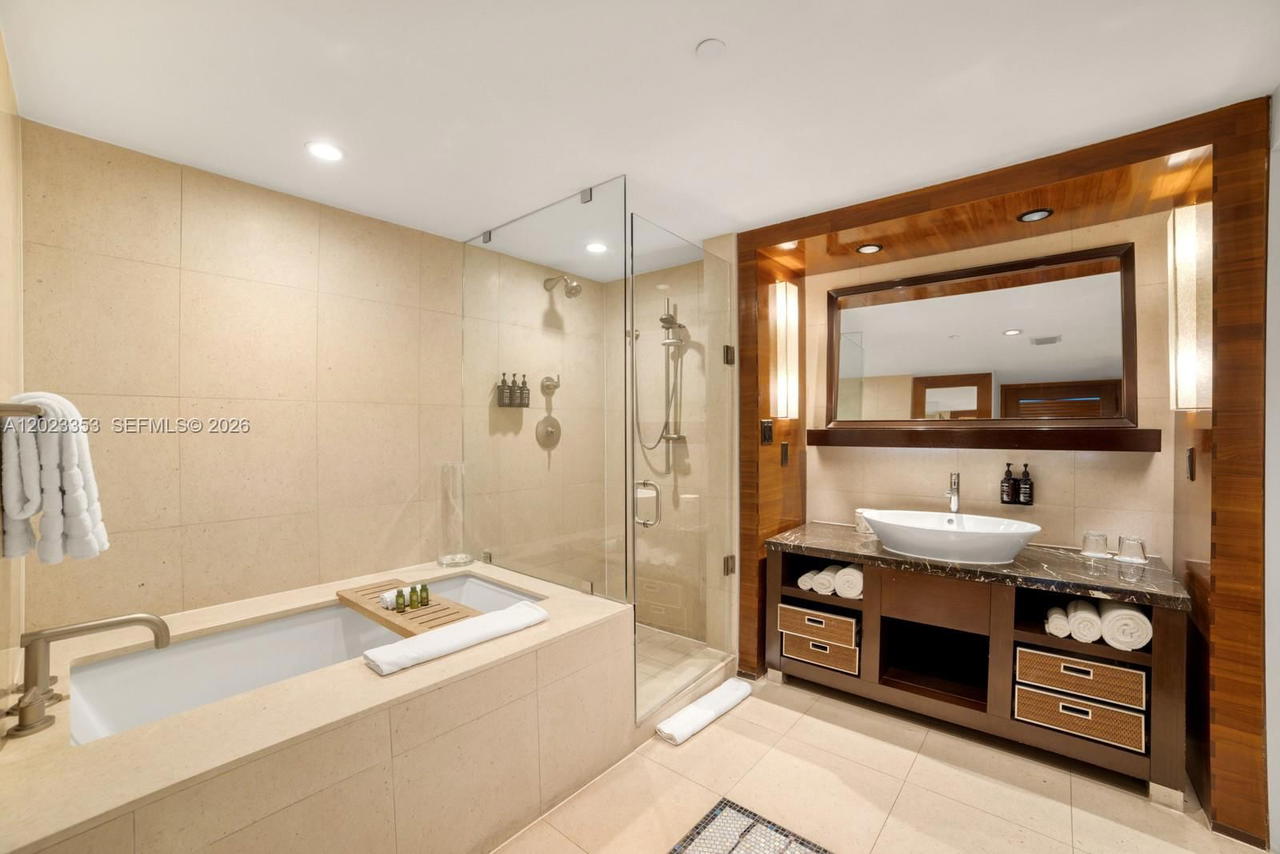 Real estate property located at 6801 Collins Ave #714 (Door 704), Miami-dade, Central Carillon Beach Co, Miami Beach, FL