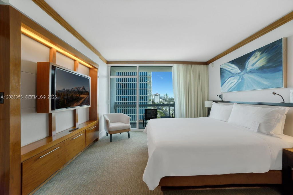 Real estate property located at 6801 Collins Ave #714 (Door 704), Miami-dade, Central Carillon Beach Co, Miami Beach, FL