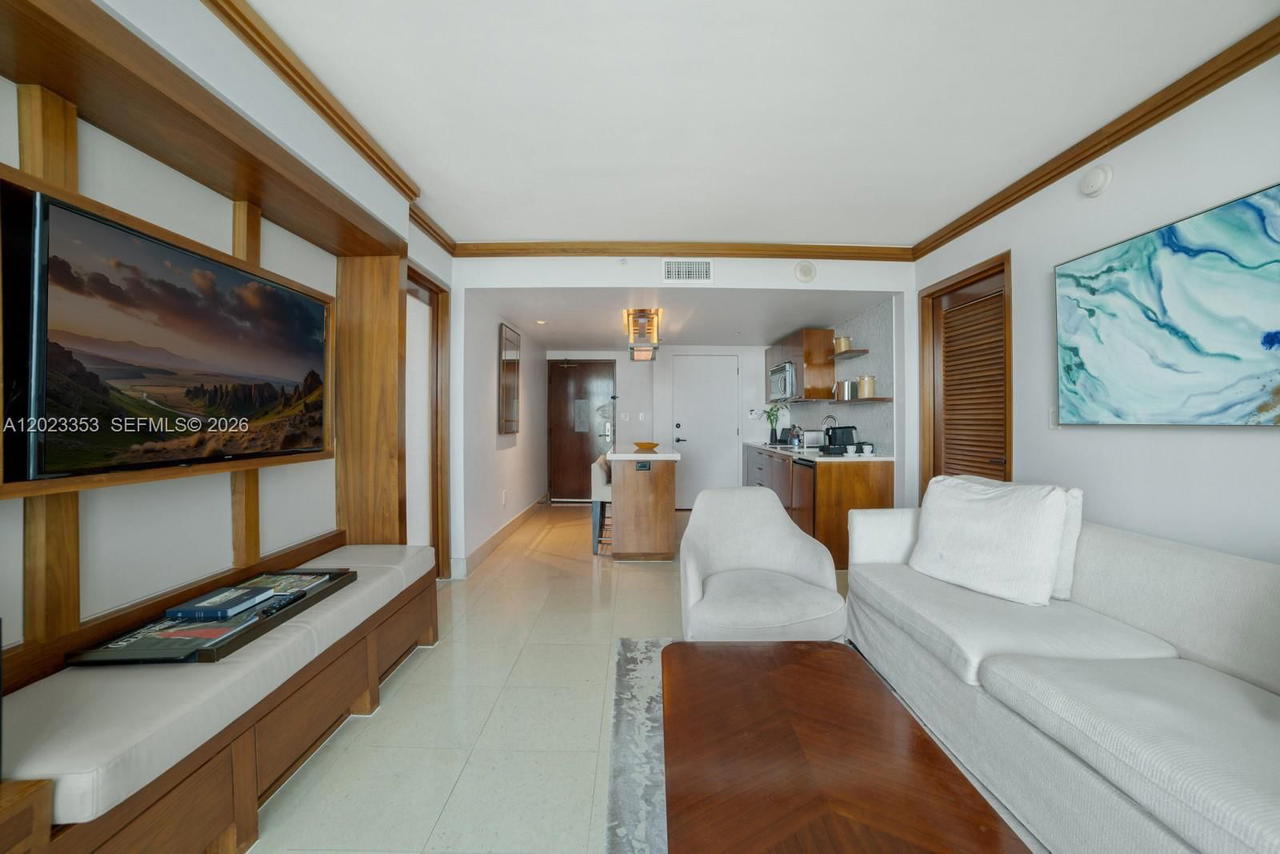 Real estate property located at 6801 Collins Ave #714 (Door 704), Miami-dade, Central Carillon Beach Co, Miami Beach, FL