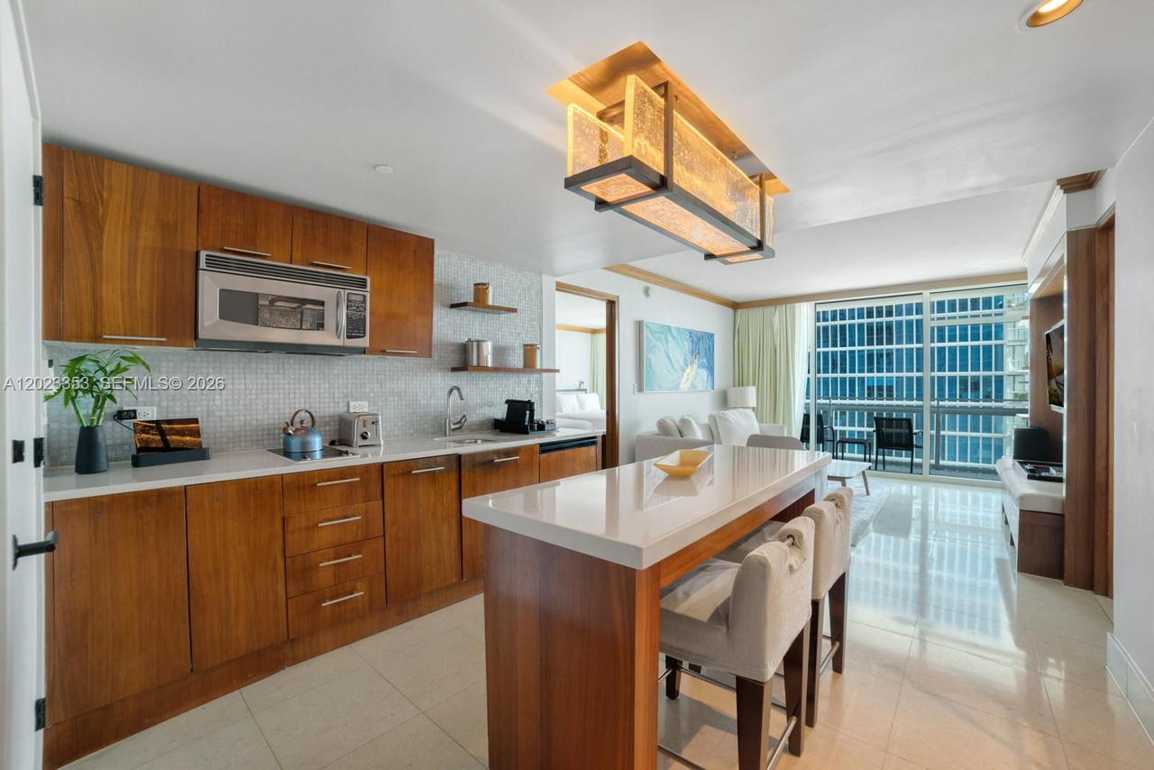 Real estate property located at 6801 Collins Ave #714 (Door 704), Miami-dade, Central Carillon Beach Co, Miami Beach, FL