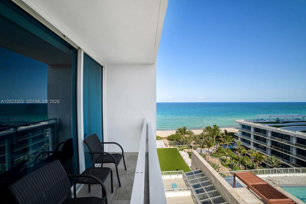 Real estate property located at 6801 Collins Ave #714 (Door 704), Miami-dade, Central Carillon Beach Co, Miami Beach, FL