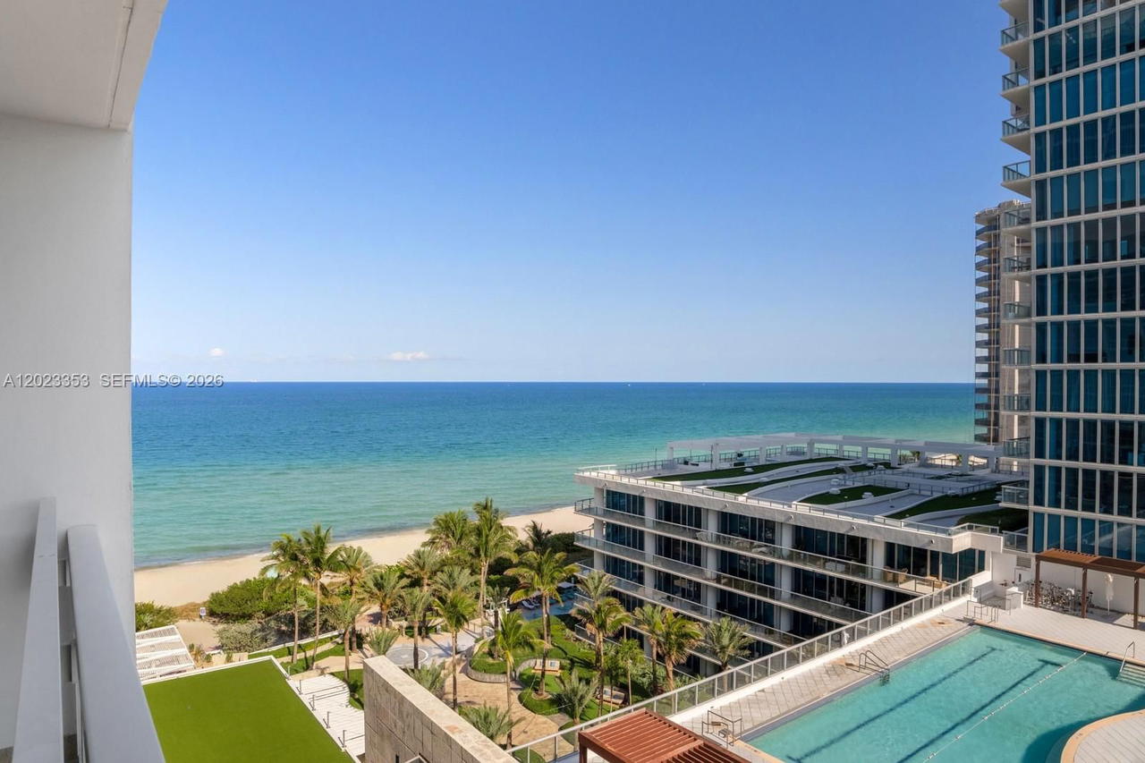 Real estate property located at 6801 Collins Ave #714 (Door 704), Miami-dade, Central Carillon Beach Co, Miami Beach, FL