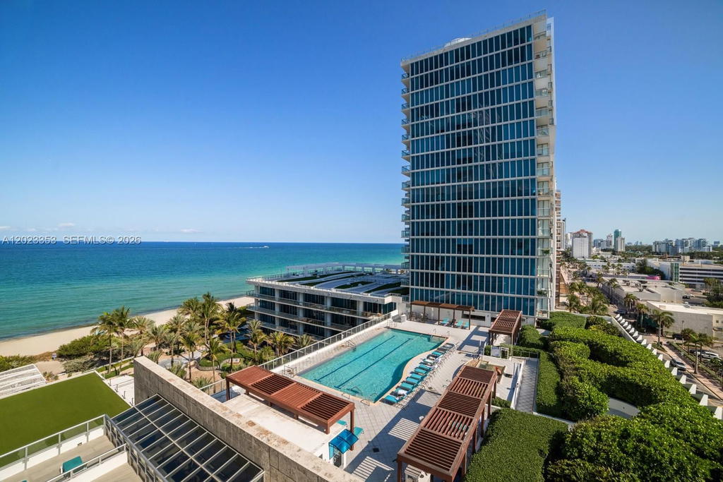 Real estate property located at 6801 Collins Ave #714 (Door 704), Miami-dade, Central Carillon Beach Co, Miami Beach, FL