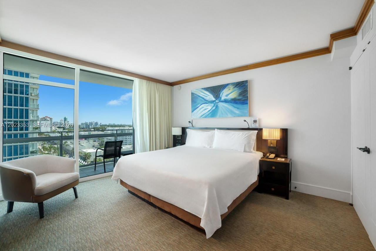Real estate property located at 6801 Collins Ave #714 (Door 704), Miami-dade, Central Carillon Beach Co, Miami Beach, FL
