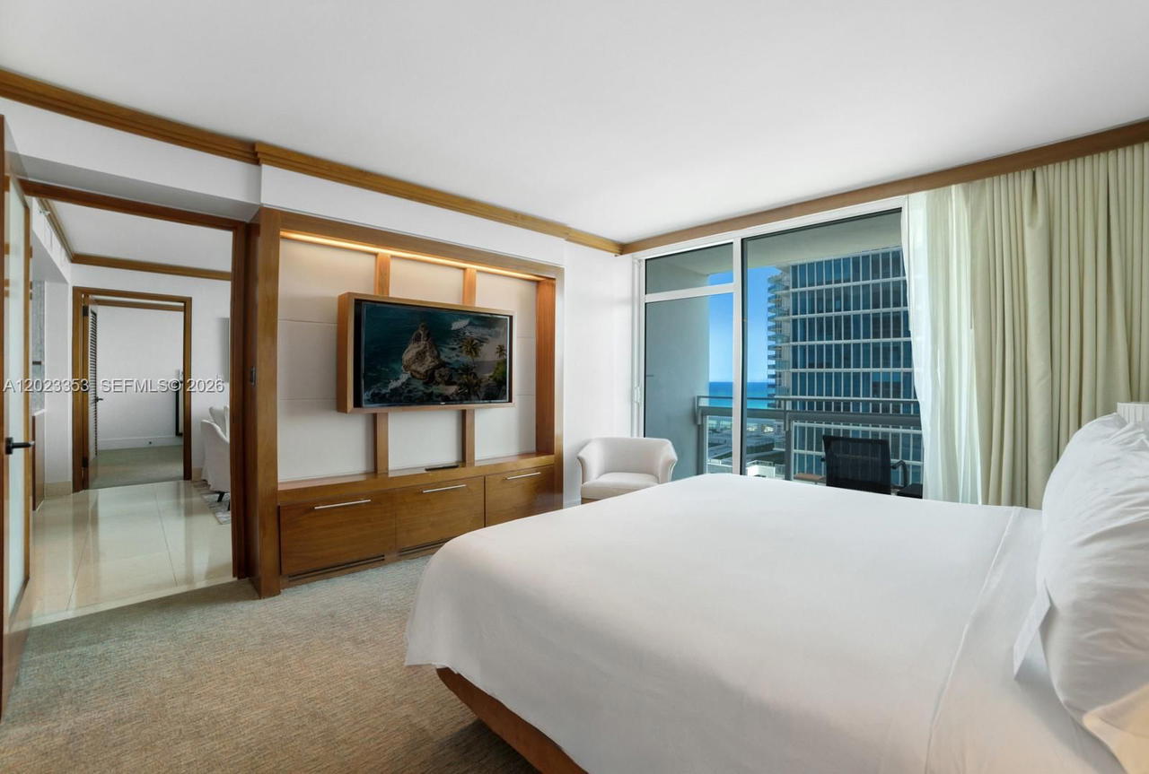 Real estate property located at 6801 Collins Ave #714 (Door 704), Miami-dade, Central Carillon Beach Co, Miami Beach, FL