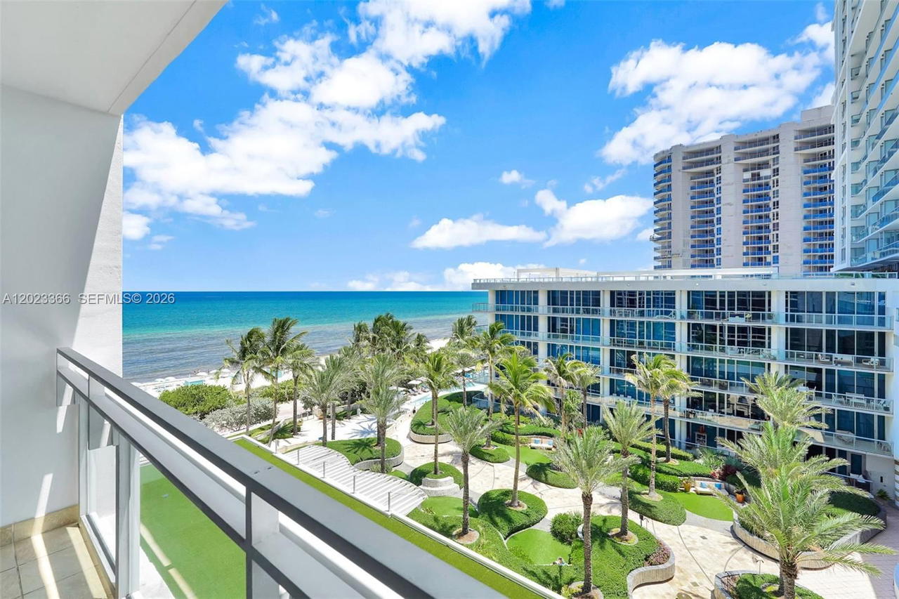 Real estate property located at 6801 Collins Ave #611 (Door 610), Miami-dade, Central Carillon Beach Co, Miami Beach, FL