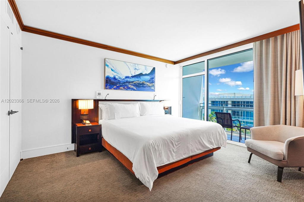 Real estate property located at 6801 Collins Ave #611 (Door 610), Miami-dade, Central Carillon Beach Co, Miami Beach, FL