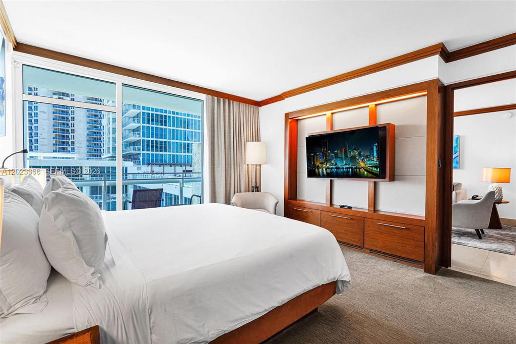 Real estate property located at 6801 Collins Ave #611 (Door 610), Miami-dade, Central Carillon Beach Co, Miami Beach, FL